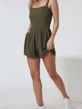 Vuori Villa Cami Romper Oregano Stretch Smocked Bodice Pockets Pleats.